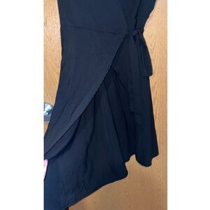 NWOT BLACK V NECK SLEEVELESS WRAP DRESS WITH ATTACHED BELT!